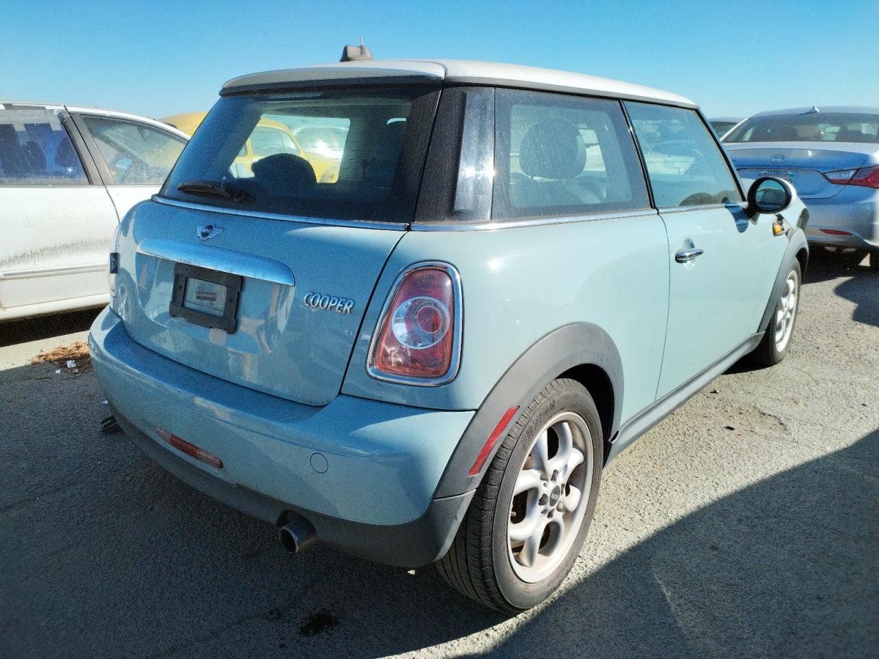 Photo 4 from auction – 2011 MINI COOPER with VIN WMWSU3C58BT252504