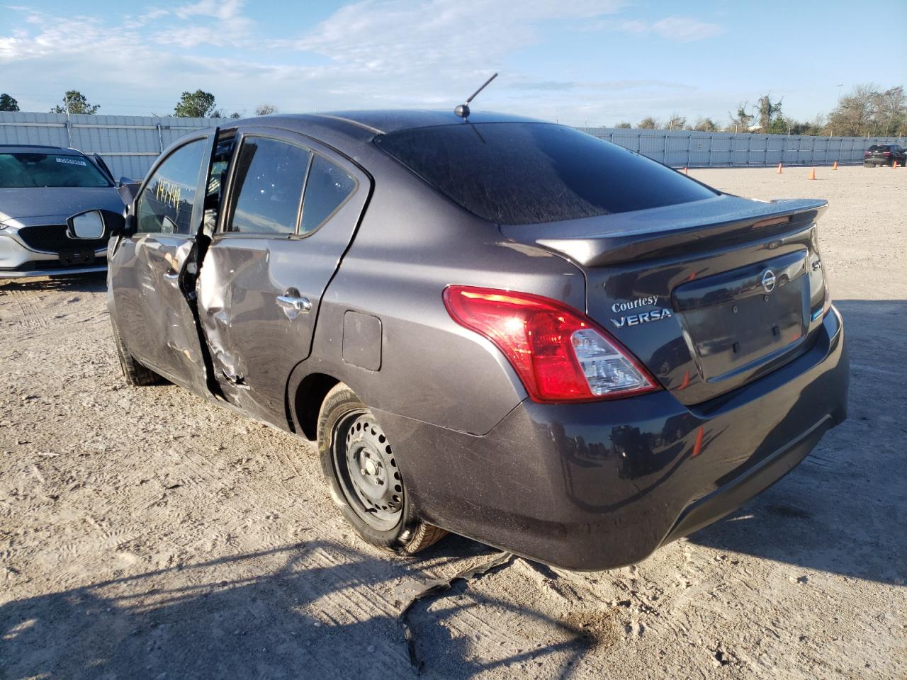 Photo 3 from auction – 2015 NISSAN VERSA S with VIN 3N1CN7AP1FL887884