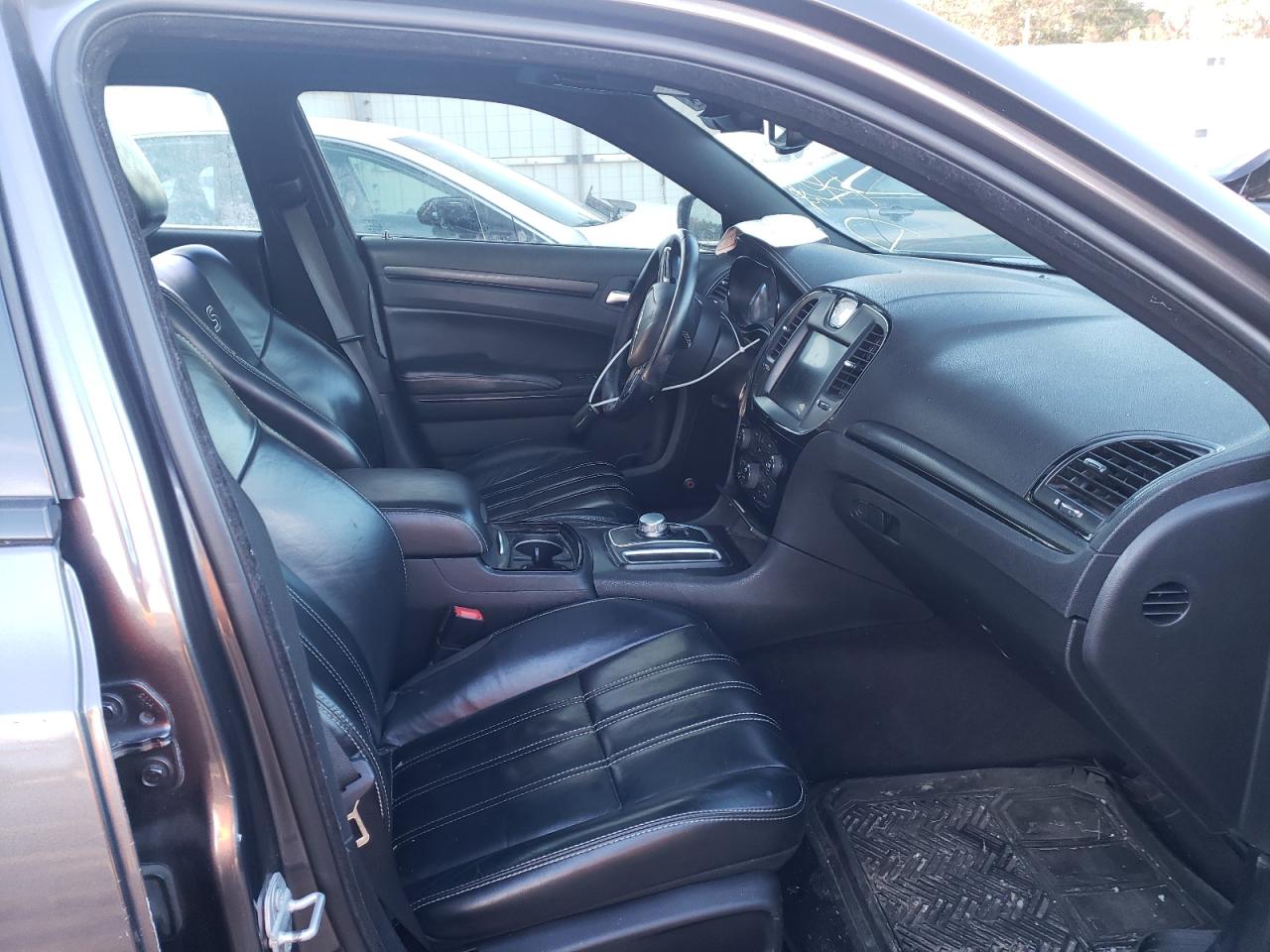 Photo 5 from auction – 2016 CHRYSLER 300 S with VIN 2C3CCABG4GH329153