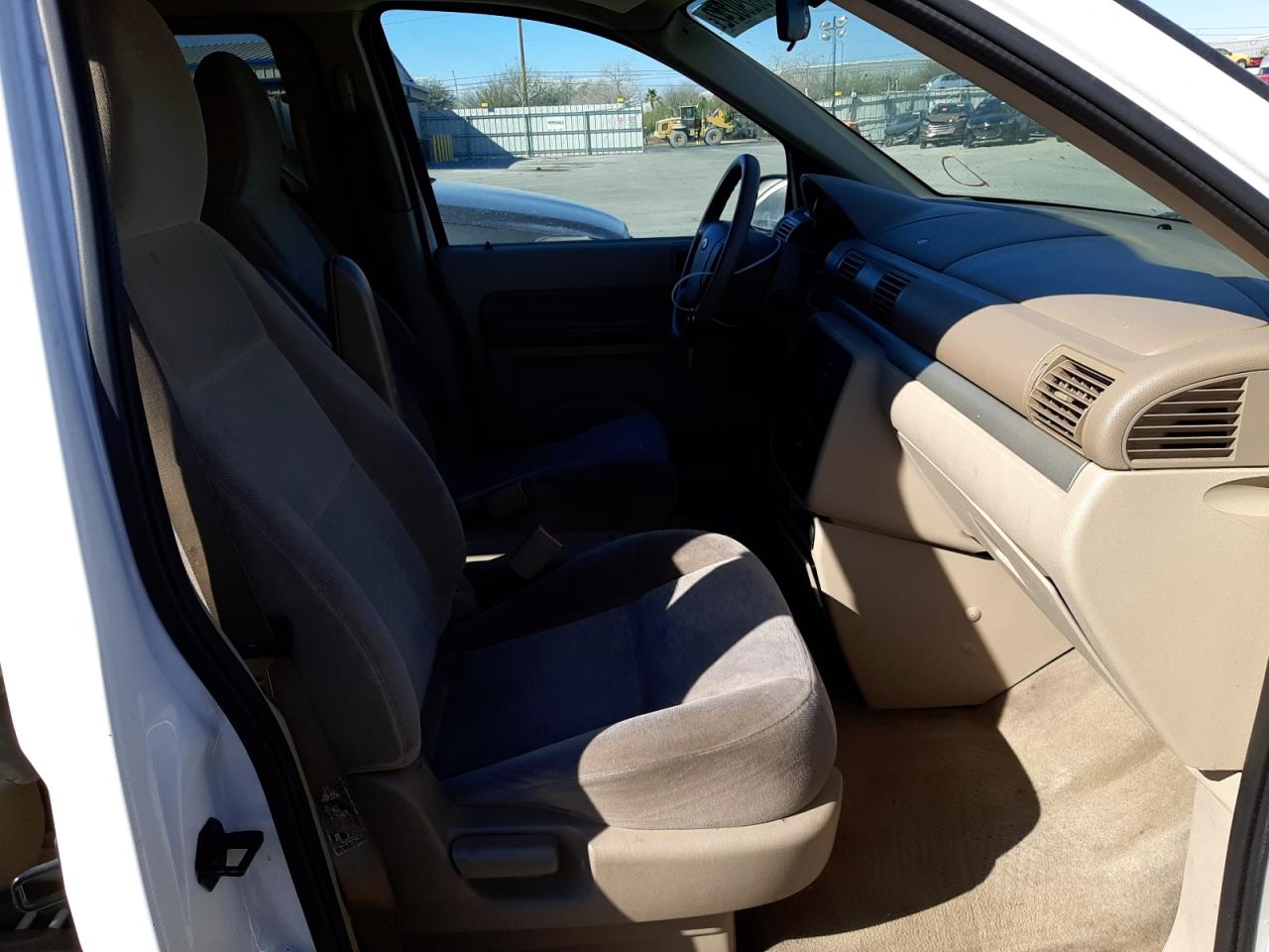 Photo 5 from auction – 2004 FORD FREESTAR S with VIN 2FMZA51634BA18299