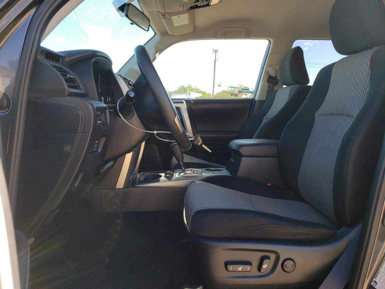 Photo 5 from auction – 2018 TOYOTA 4RUNNER SR with VIN JTEZU5JRXJ5187379