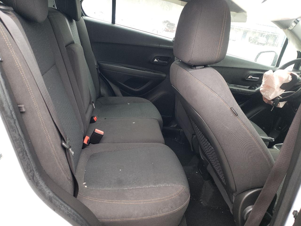 Photo 6 from auction – 2018 CHEVROLET TRAX LS with VIN KL7CJKSB3JB572672
