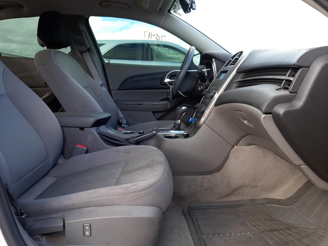 Photo 5 from auction – 2015 CHEVROLET MALIBU LS with VIN 1G11B5SL4FF201708