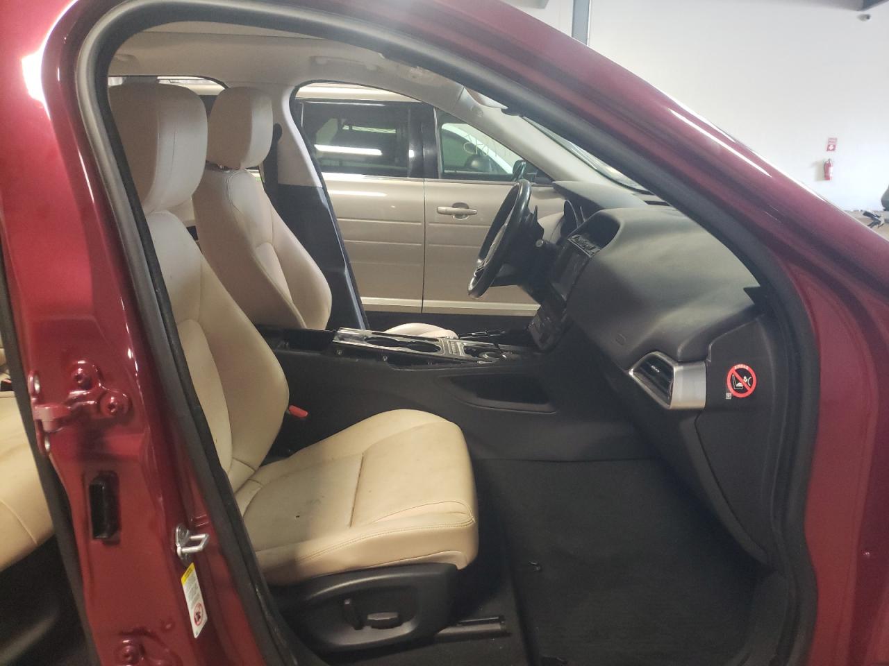 Photo 5 from auction – 2017 JAGUAR F-PACE PRE with VIN SADCJ2BV6HA499766