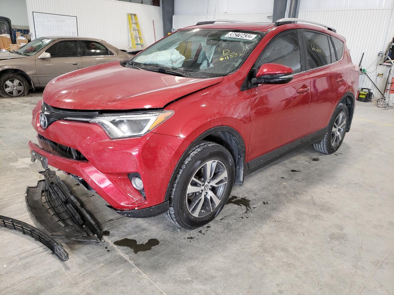 Photo 2 from auction – 2016 TOYOTA RAV4 XLE with VIN JTMWFREV4GJ064533