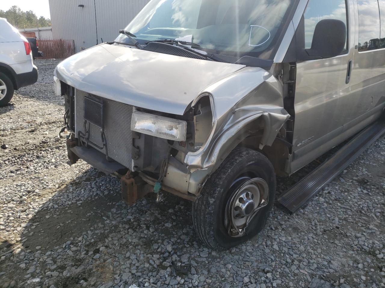 Photo 9 from auction – 2001 CHEVROLET EXPRESS G2 with VIN 1GAGG25R011104957
