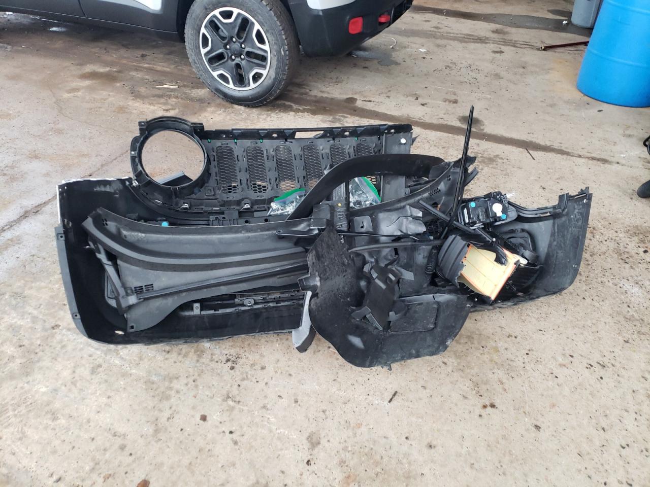 Photo 9 from auction – 2017 JEEP RENEGADE T with VIN ZACCJBCB8HPF06992