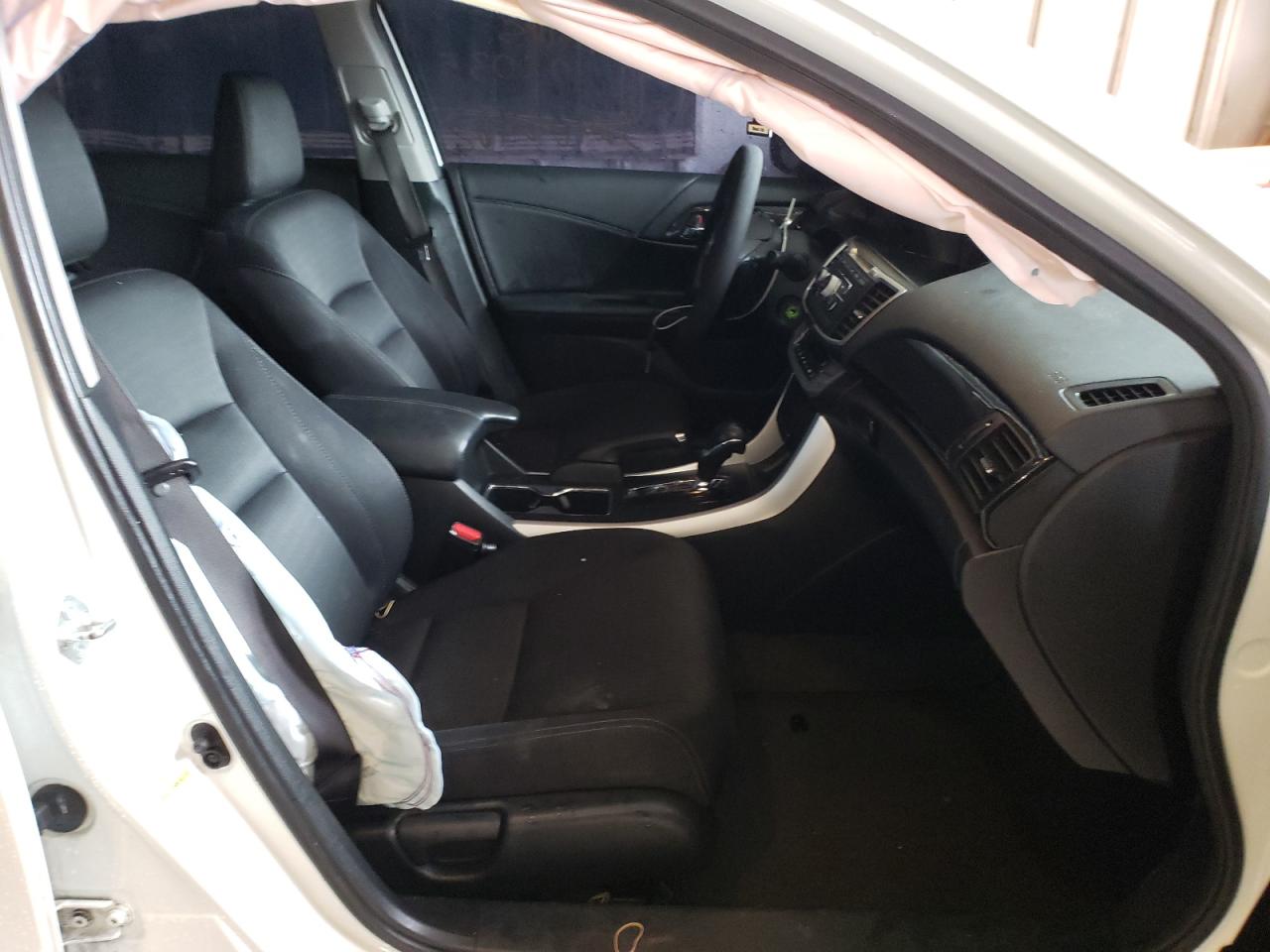 Photo 5 from auction – 2015 HONDA ACCORD SPO with VIN 1HGCR2F52FA223095