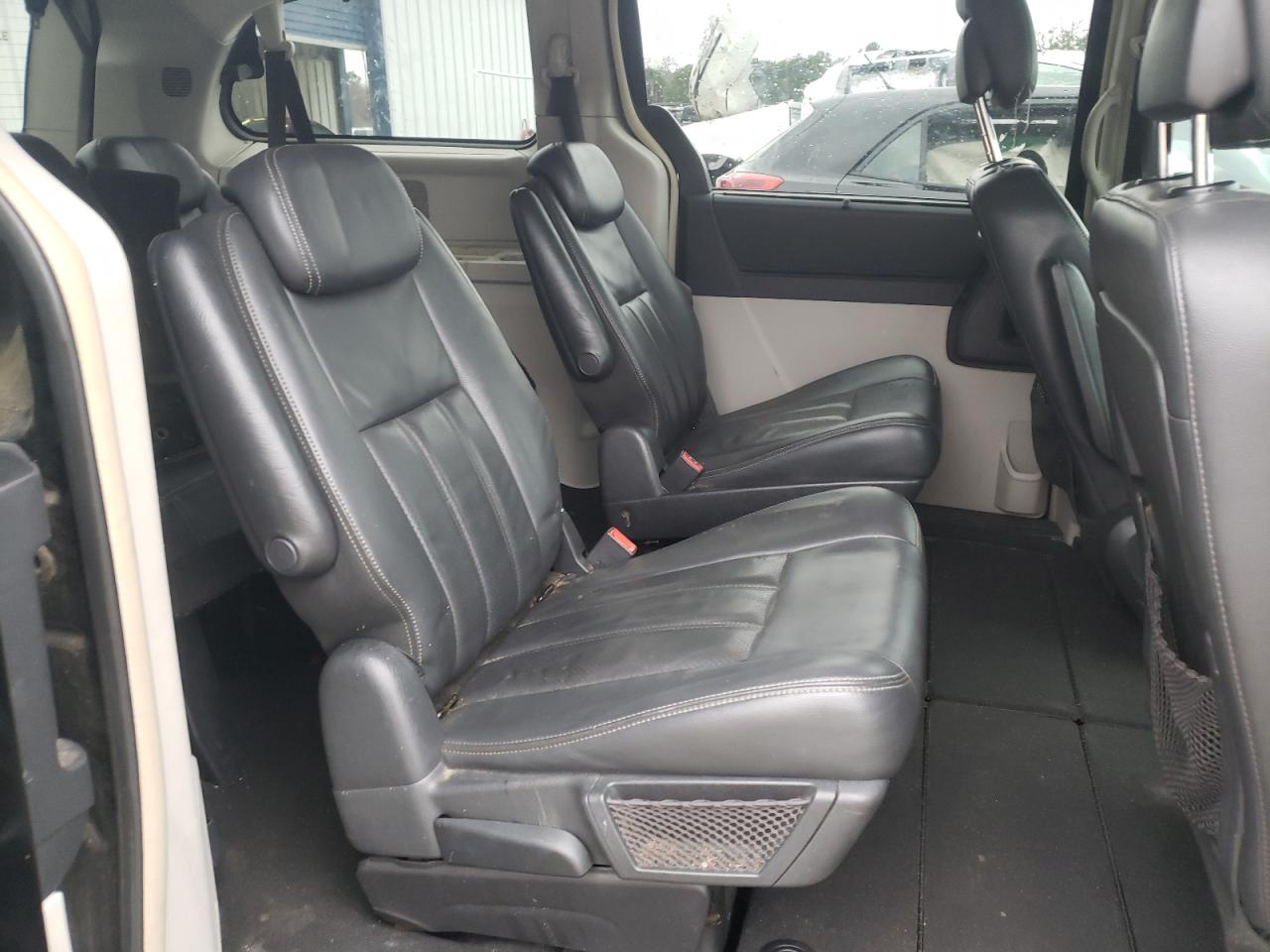 Photo 6 from auction – 2010 CHRYSLER TOWN & COU with VIN 2A4RR5DX3AR289720