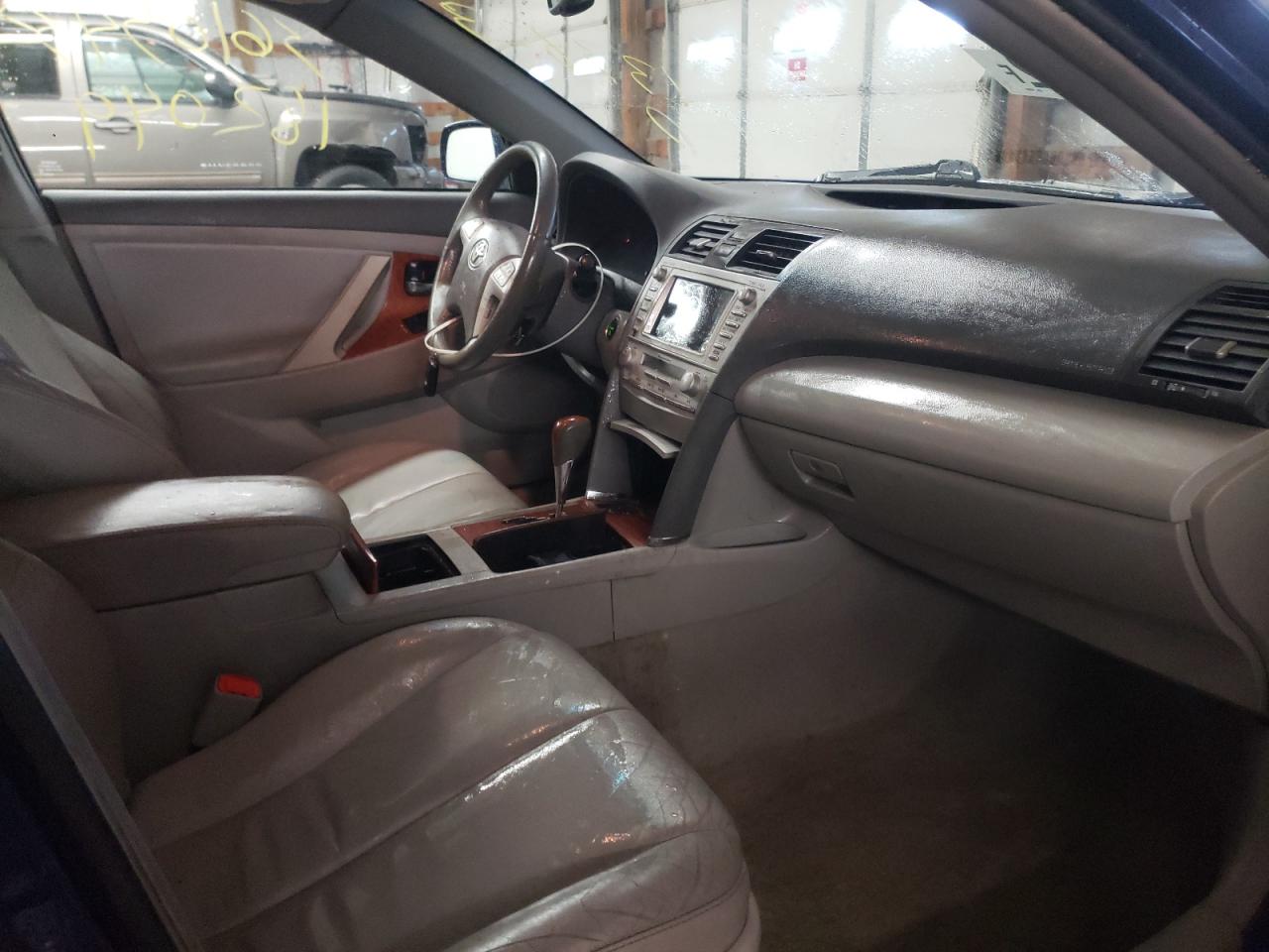 Photo 5 from auction – 2011 TOYOTA CAMRY HYBR with VIN 4T1BB3EK8BU133823