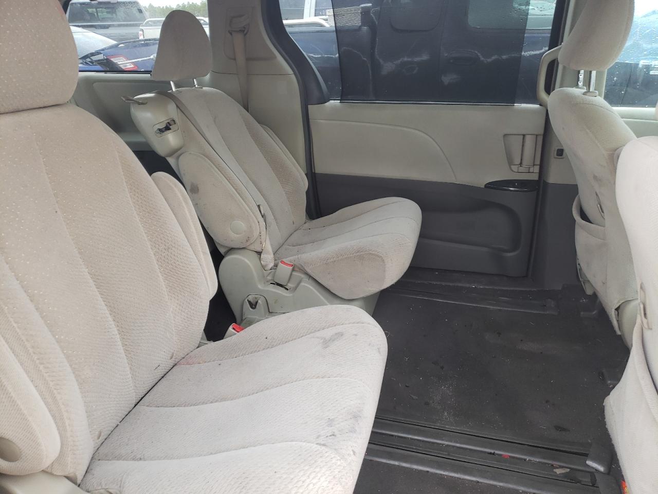 Photo 6 from auction – 2011 TOYOTA SIENNA LE with VIN 5TDKK3DC9BS050842