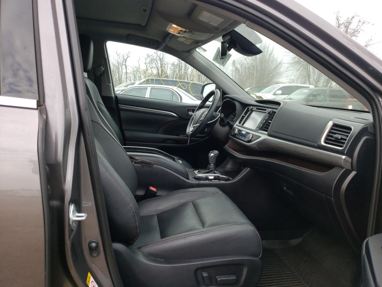 Photo 5 from auction – 2019 TOYOTA HIGHLANDER with VIN 5TDDZRFH2KS975639