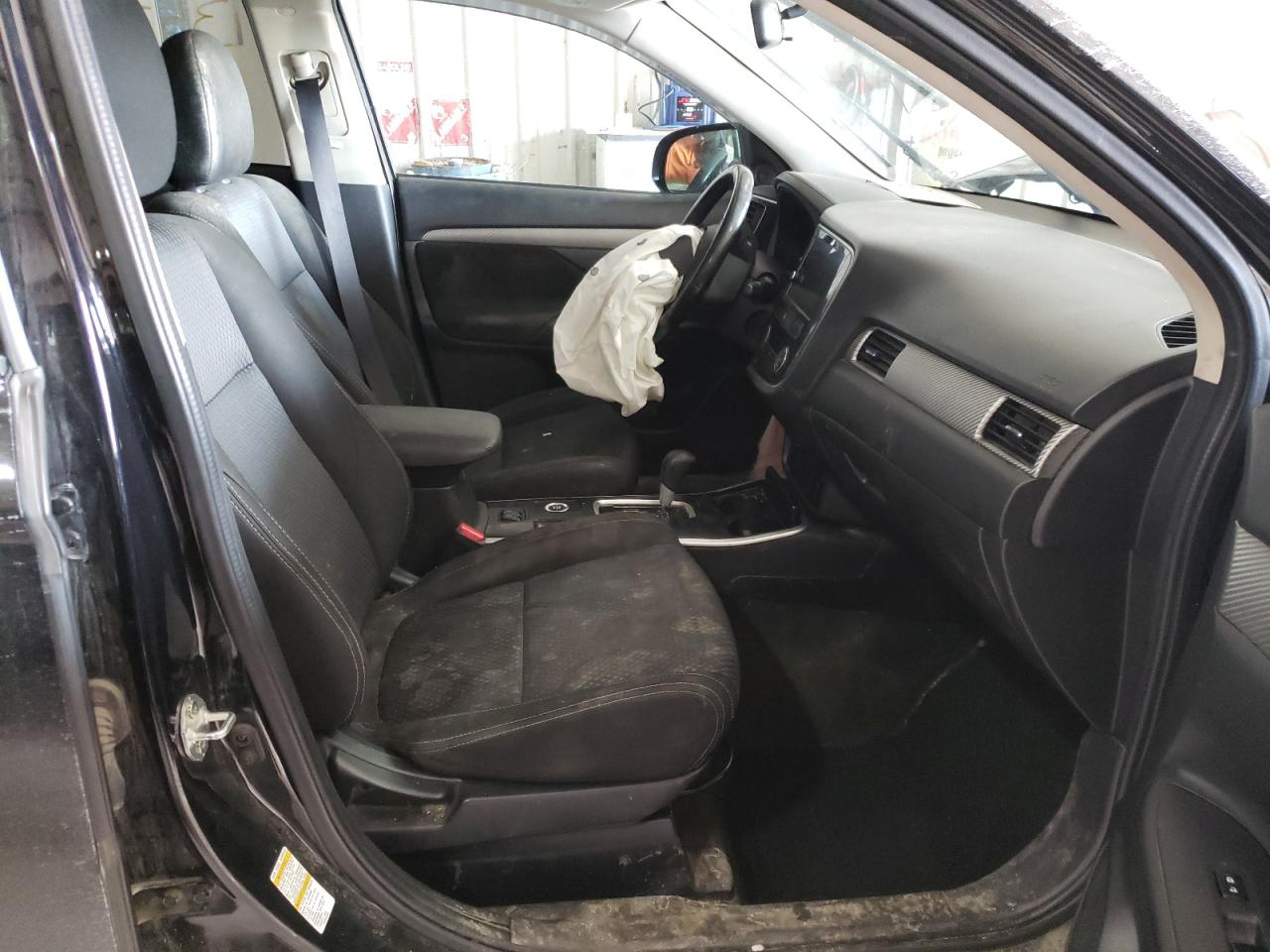 Photo 5 from auction – 2017 MITSUBISHI OUTLANDER with VIN JA4AZ3A32HZ008042