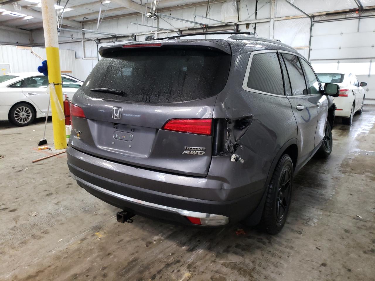 Photo 4 from auction – 2017 HONDA PILOT TOUR with VIN 5FNYF6H9XHB031843