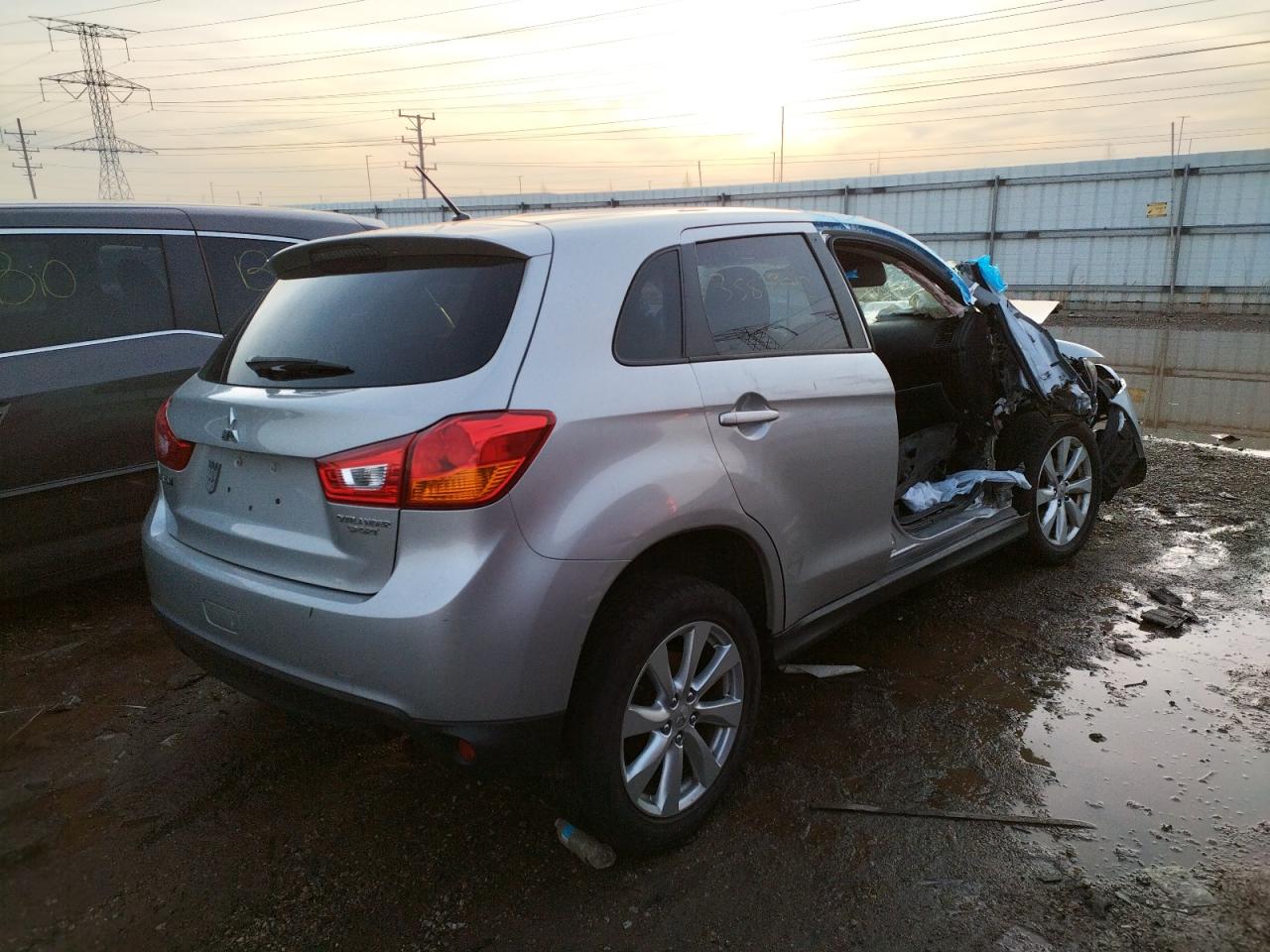 Photo 4 from auction – 2015 MITSUBISHI OUTLANDER with VIN 4A4AP3AU8FE045971