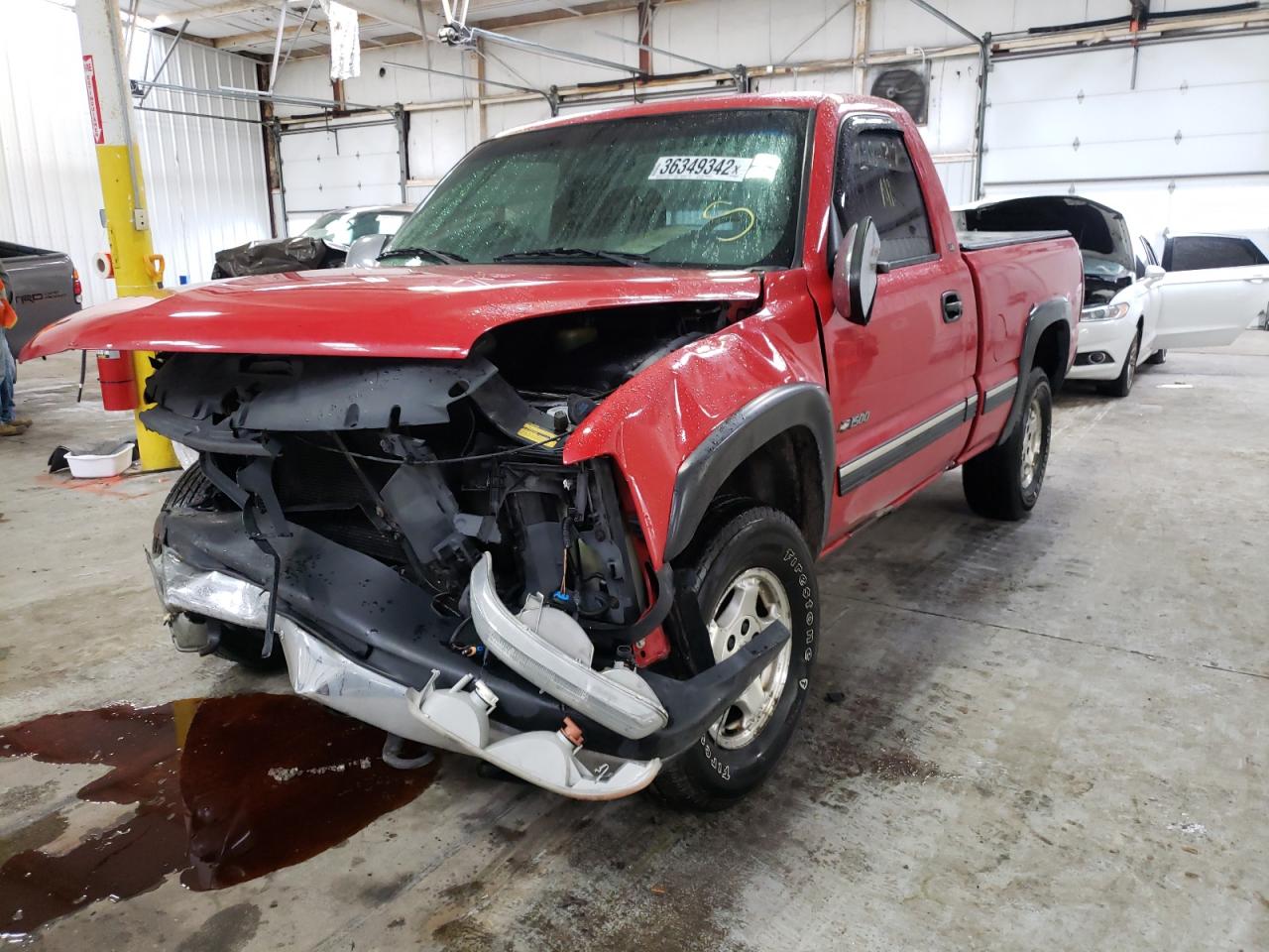 Photo 2 from auction – 2000 CHEVROLET SILVERADO with VIN 1GCEK14T5YZ234863