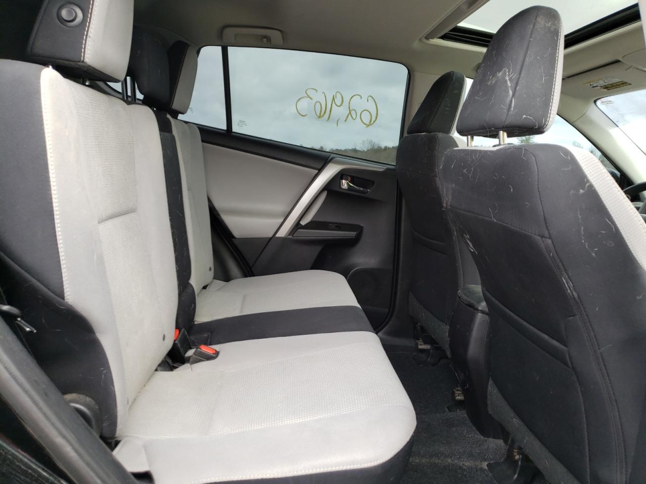 Photo 6 from auction – 2016 TOYOTA RAV4 XLE with VIN 2T3RFREV2GW531060
