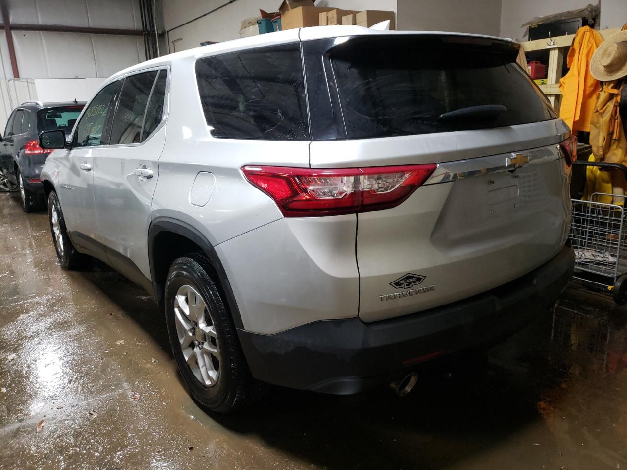 Photo 3 from auction – 2018 CHEVROLET TRAVERSE L with VIN 1GNERFKW4JJ115459