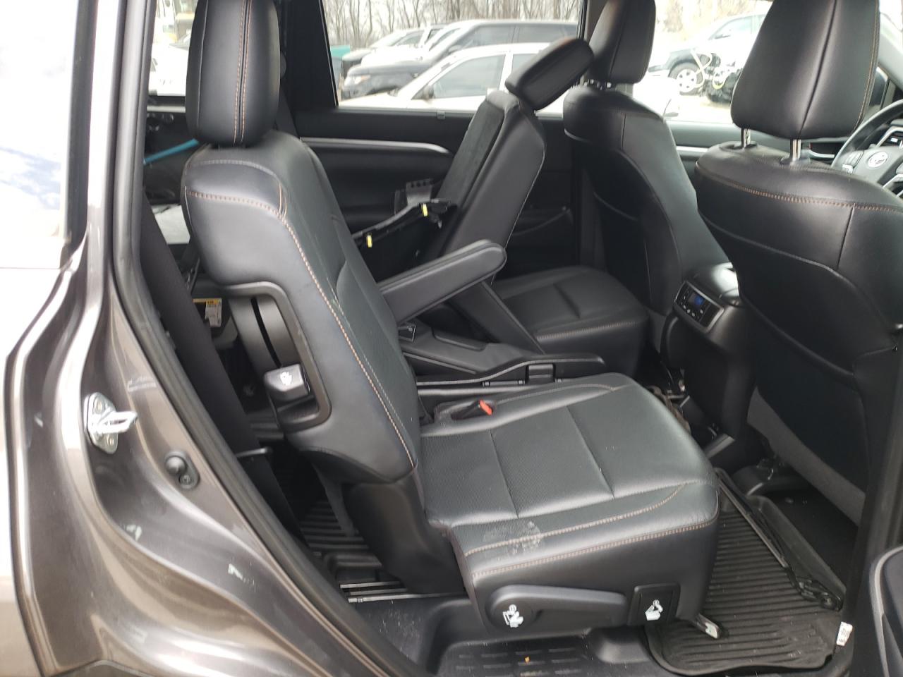 Photo 6 from auction – 2019 TOYOTA HIGHLANDER with VIN 5TDDZRFH2KS975639