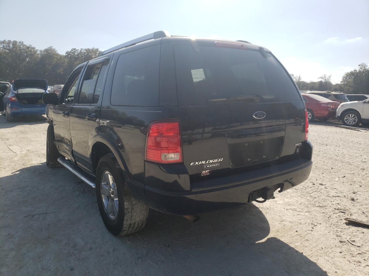 Photo 3 from auction – 2005 FORD EXPLORER L with VIN 1FMDU75W95UA49351