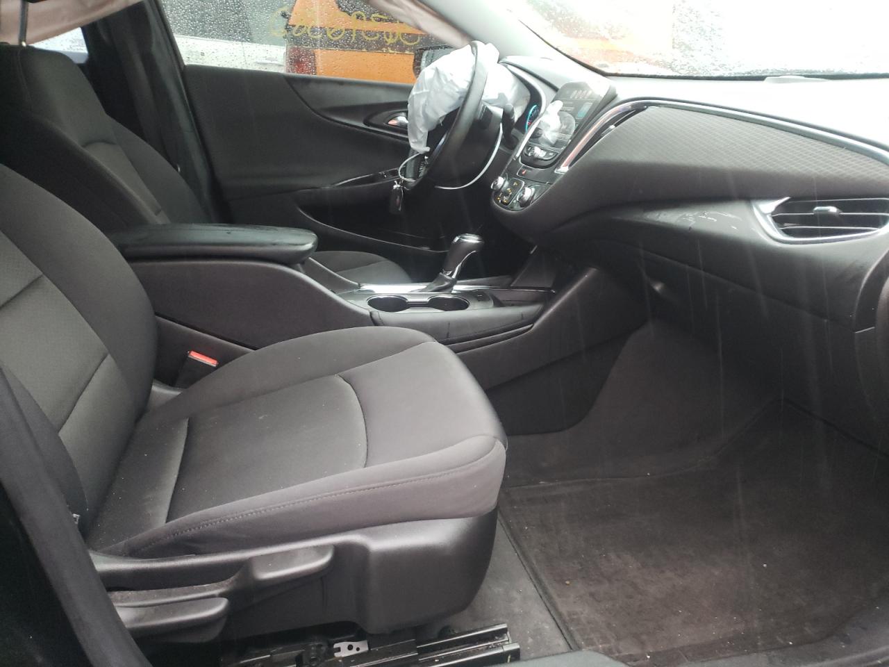 Photo 5 from auction – 2016 CHEVROLET MALIBU LT with VIN 1G1ZE5ST3GF211366