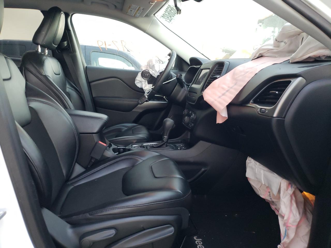 Photo 5 from auction – 2019 JEEP CHEROKEE L with VIN 1C4PJLLB2KD240530