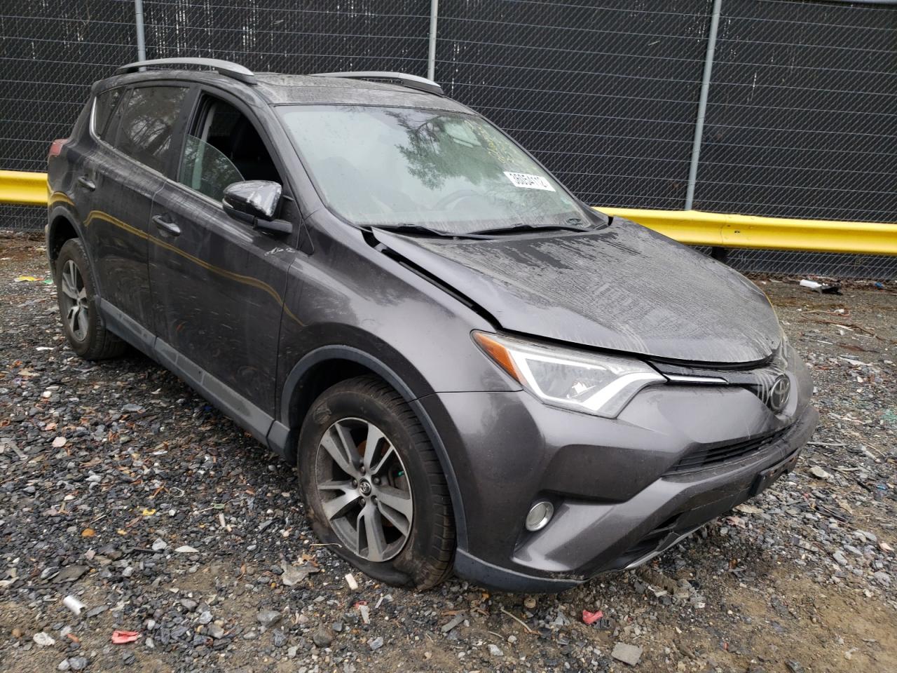 Photo 1 from auction – 2017 TOYOTA RAV4 XLE with VIN 2T3RFREV3HW563405