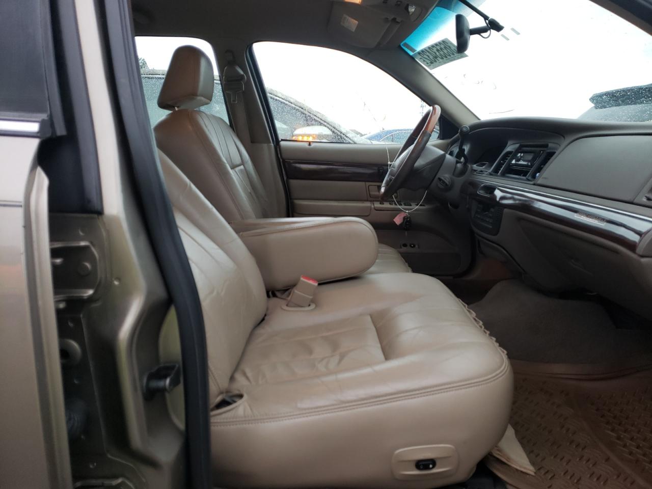 Photo 5 from auction – 2003 MERCURY GRAND MARQ with VIN 2MEFM75W53X601087