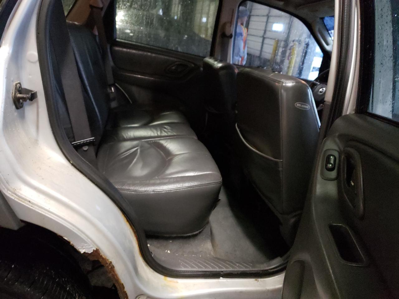 Photo 6 from auction – 2004 MAZDA TRIBUTE ES with VIN 4F2CZ96124KM17010