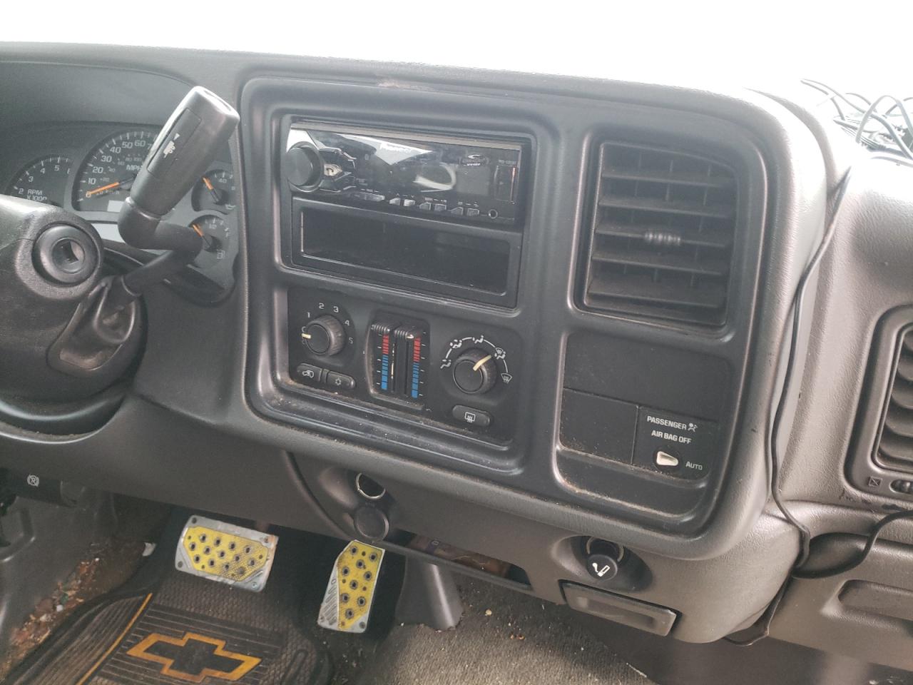Photo 9 from auction – 2004 GMC NEW SIERRA with VIN 1GTEC14V44Z119888