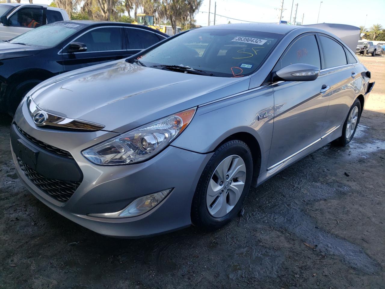 Photo 2 from auction – 2015 HYUNDAI SONATA HYB with VIN KMHEC4A49FA121677