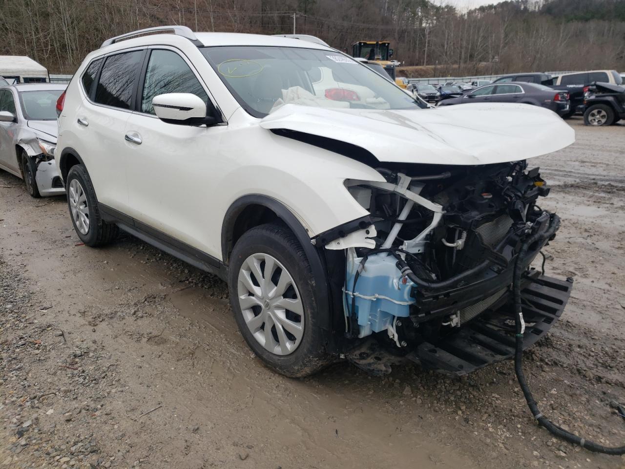 NISSAN ROGUE S 2017 with VIN JN8AT2MVXHW026597 - Photo from auction