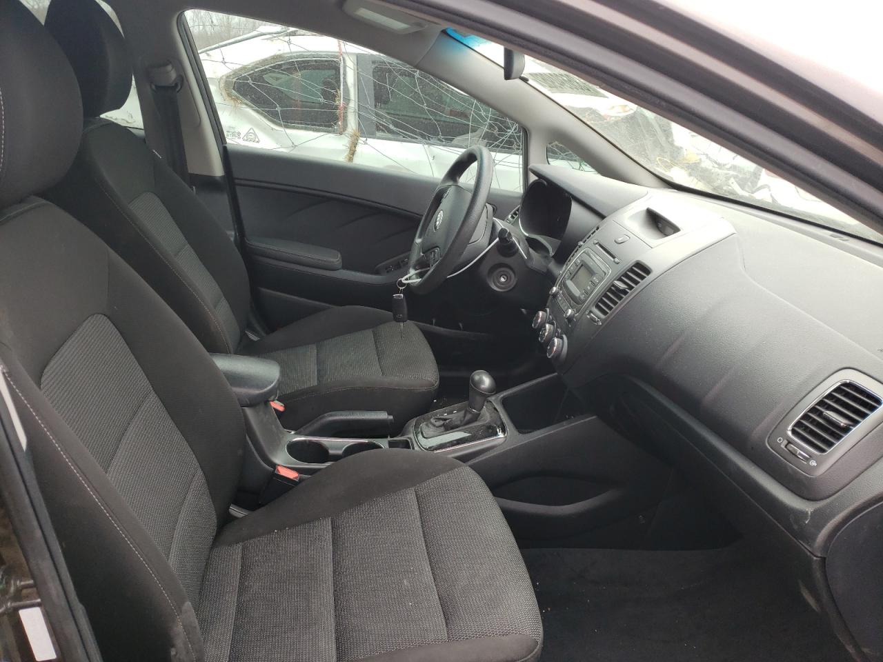Photo 5 from auction – 2018 KIA FORTE LX with VIN 3KPFK4A71JE216309