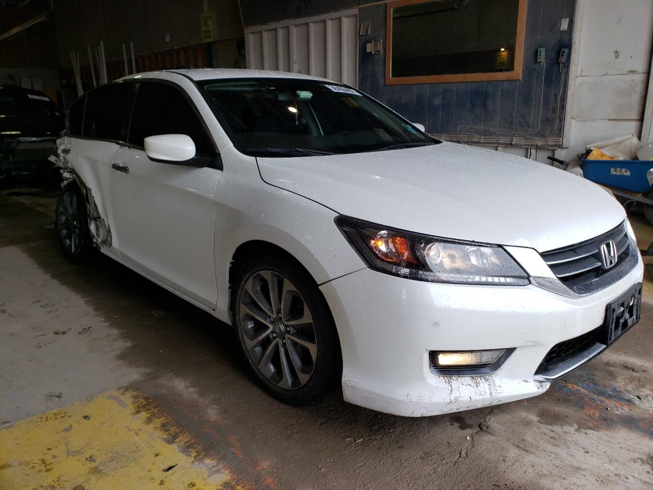 HONDA ACCORD SPO 2015 with VIN 1HGCR2F52FA223095 - Photo from auction