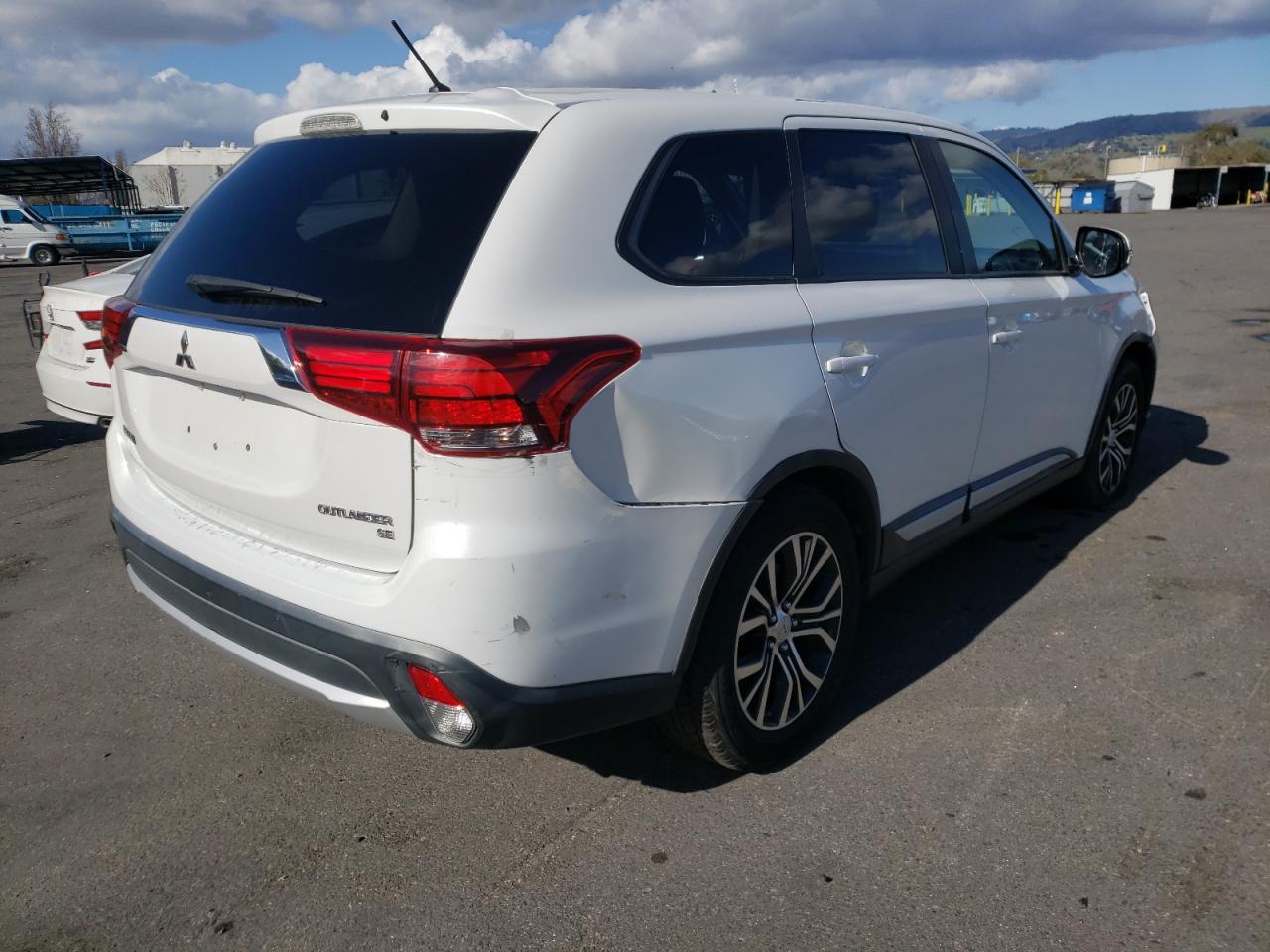 Photo 4 from auction – 2016 MITSUBISHI OUTLANDER with VIN JA4AD3A36GZ001396