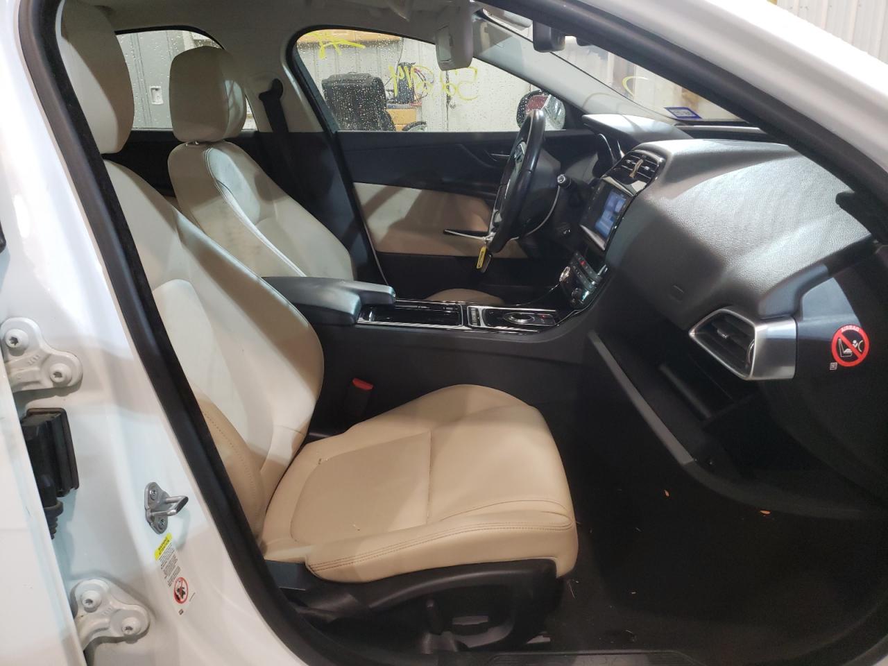 Photo 5 from auction – 2018 JAGUAR XE with VIN SAJAR4FX7JCP27207