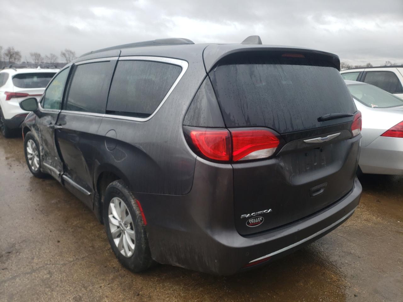 Photo 3 from auction – 2017 CHRYSLER PACIFICA T with VIN 2C4RC1BG7HR711839