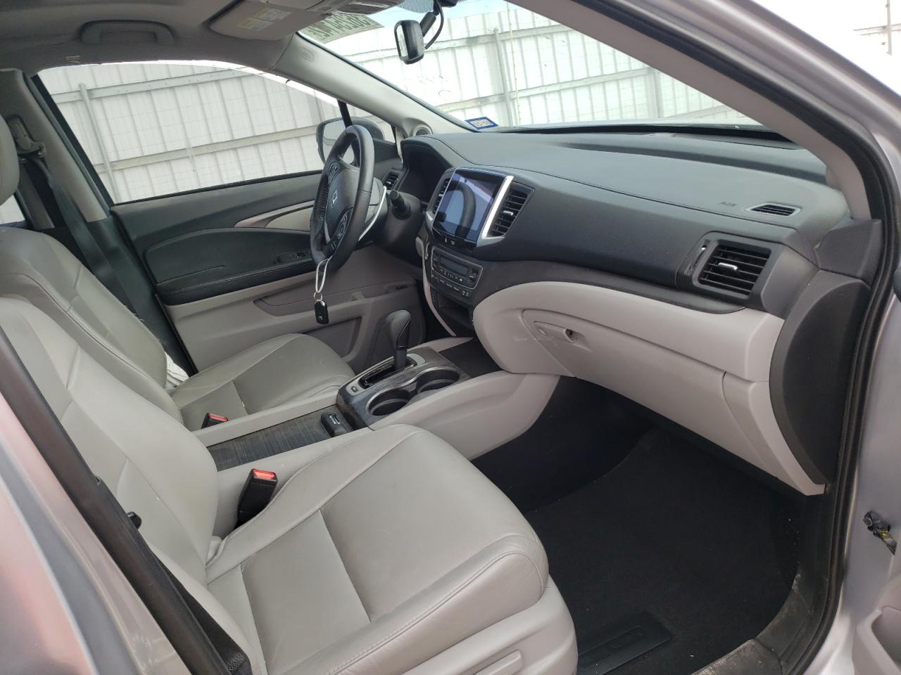 Photo 5 from auction – 2016 HONDA PILOT EXLN with VIN 5FNYF5H76GB050624