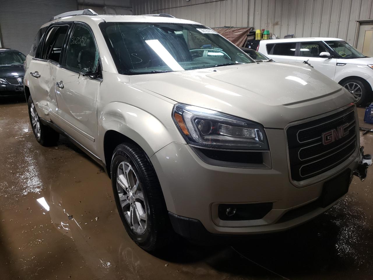 GMC ACADIA SLT 2015 with VIN 1GKKRRKD3FJ384379 - Photo from auction