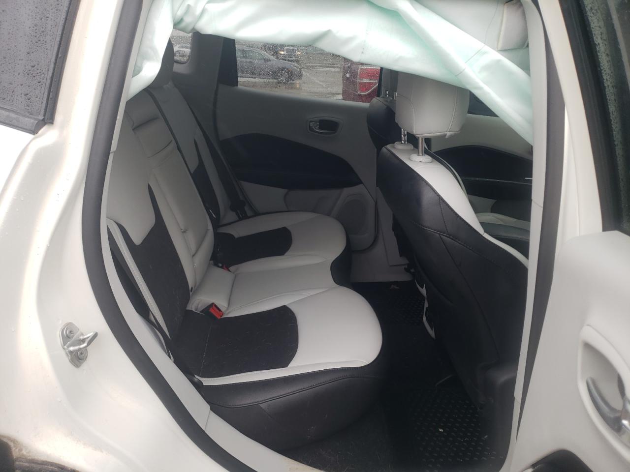 Фото 6 с аукциона – 2019 JEEP COMPASS LA с VIN 3C4NJDBB1KT801020