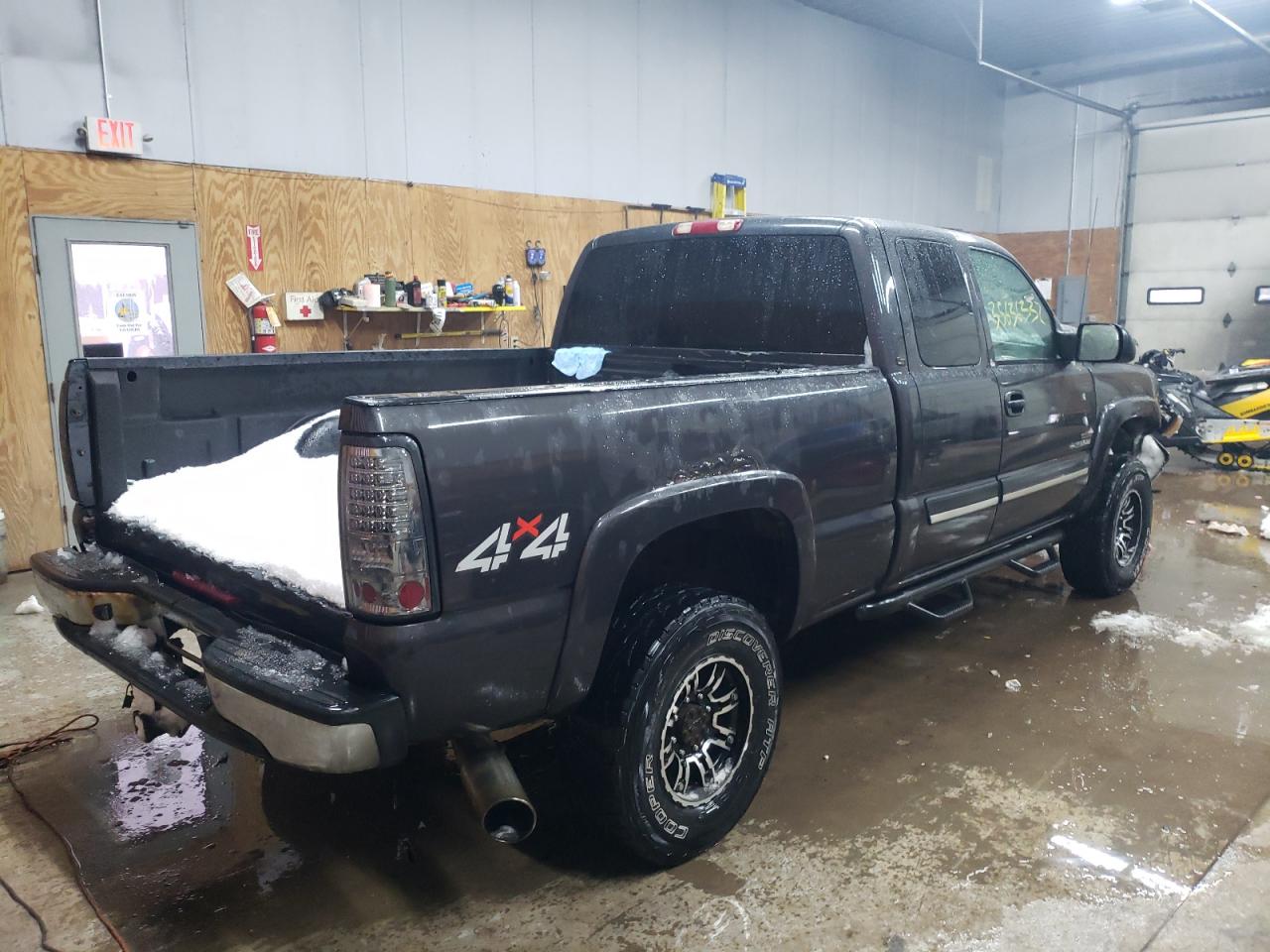 Photo 4 from auction – 2004 CHEVROLET SILVERADO with VIN 1GCHK29254E359155