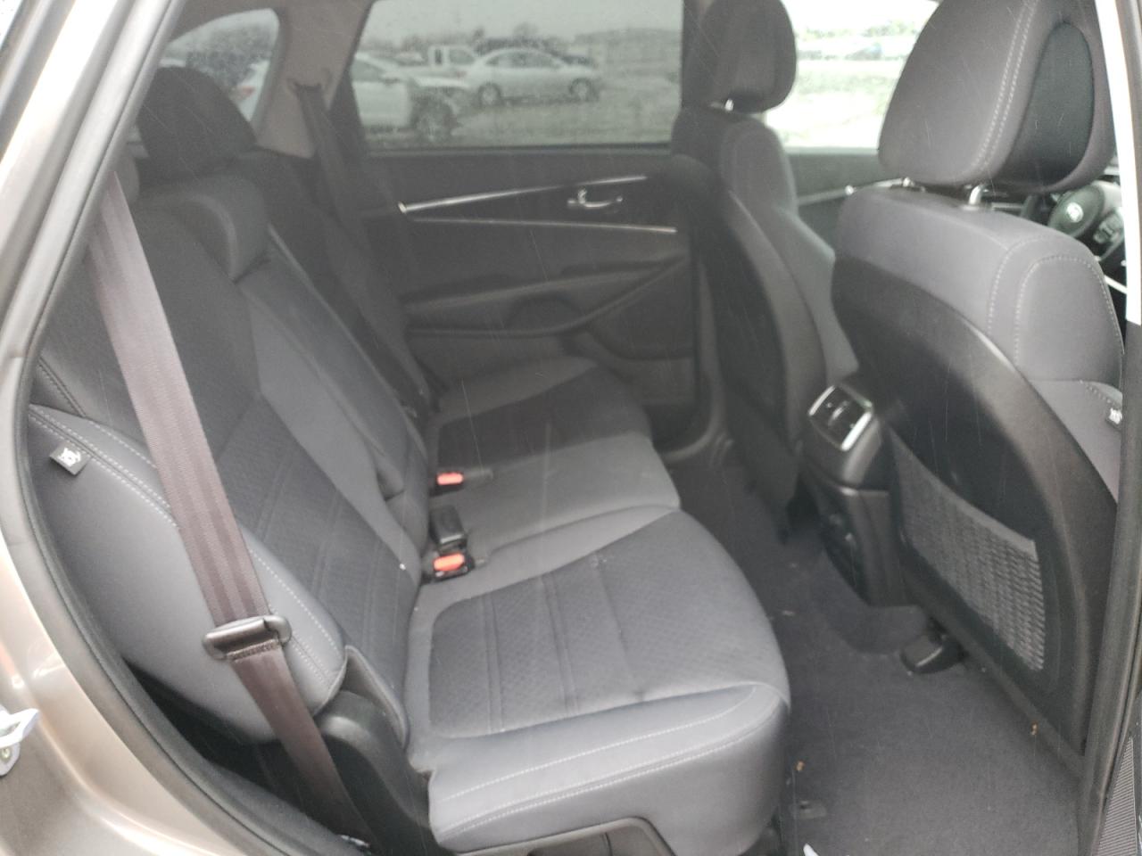 Photo 6 from auction – 2016 KIA SORENTO LX with VIN 5XYPGDA38GG171061