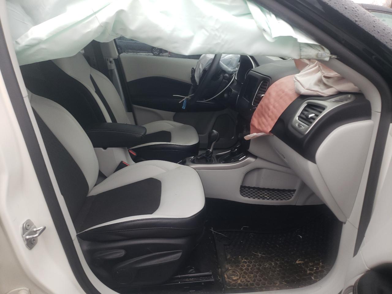 Фото 5 с аукциона – 2019 JEEP COMPASS LA с VIN 3C4NJDBB1KT801020