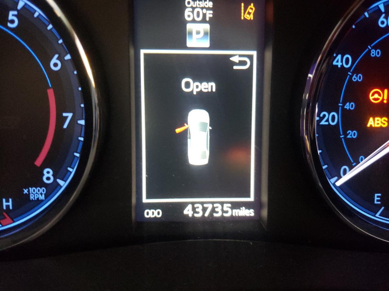 Photo 8 from auction – 2018 TOYOTA COROLLA L with VIN 5YFBURHE8JP805687