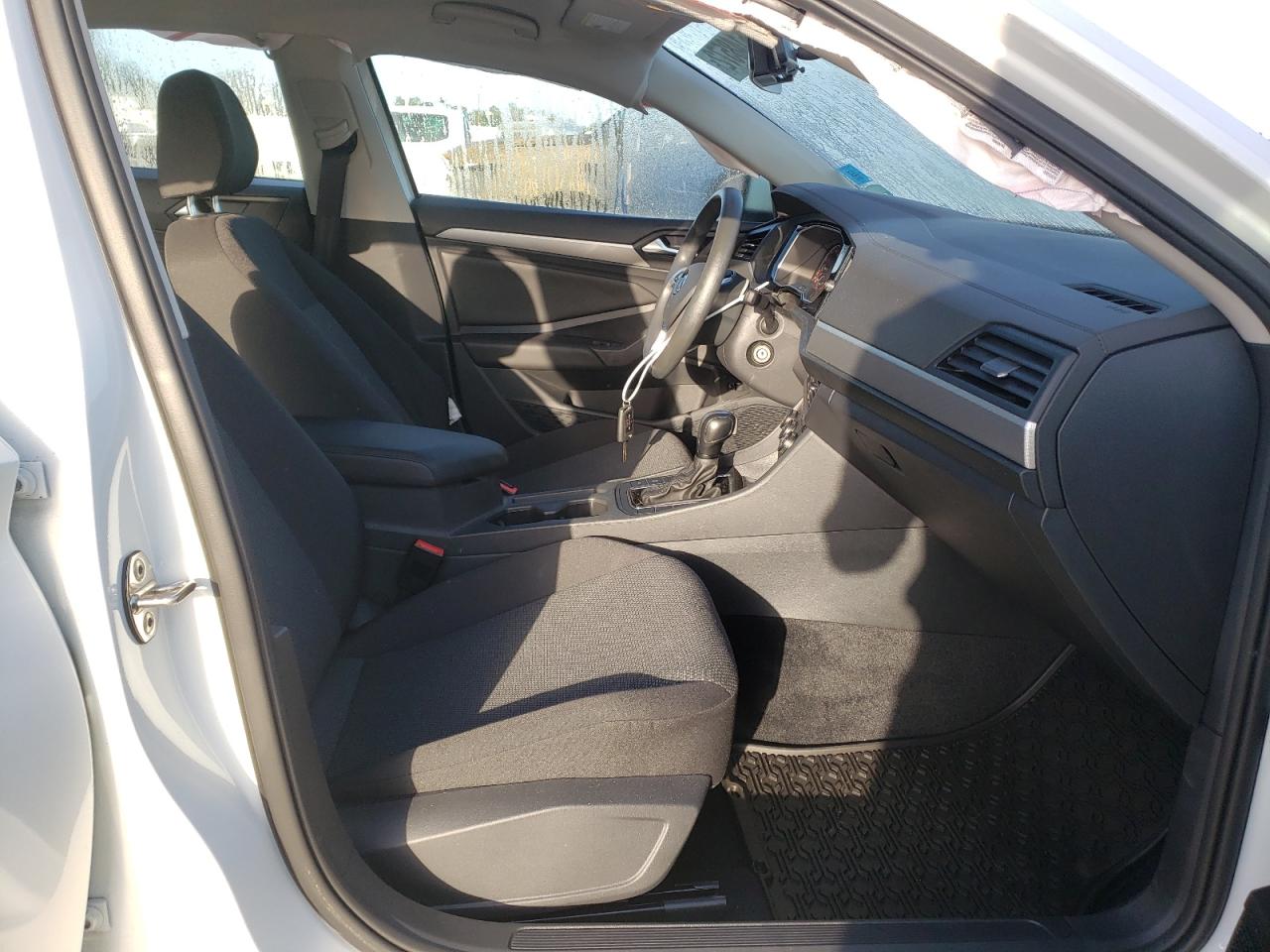 Photo 5 from auction – 2020 VOLKSWAGEN JETTA S with VIN 3VWCB7BU6LM076885