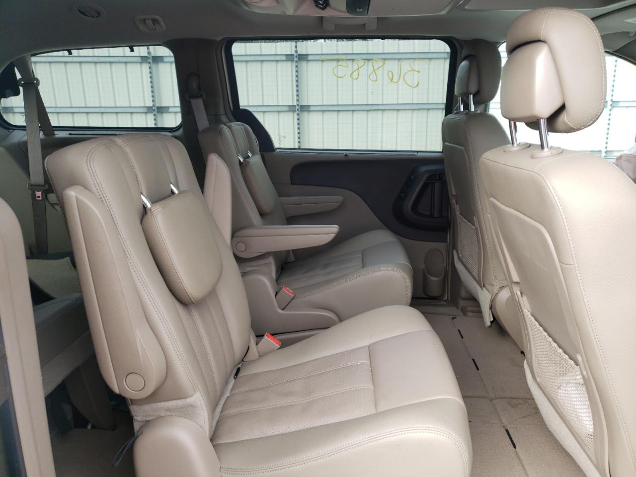 Photo 6 from auction – 2016 CHRYSLER TOWN & COU with VIN 2C4RC1CG8GR120190