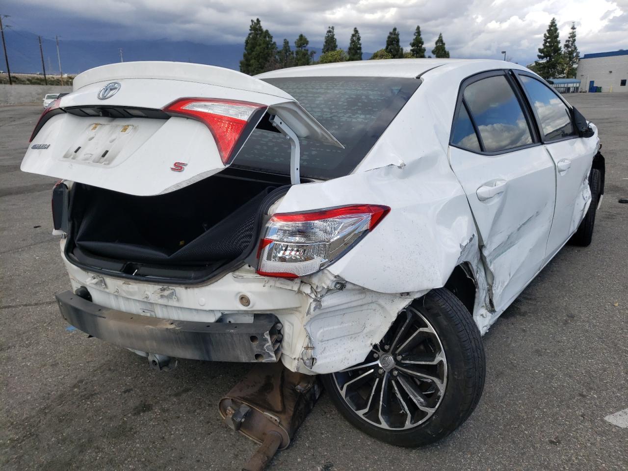 Photo 4 from auction – 2014 TOYOTA COROLLA L with VIN 2T1BURHE3EC082093