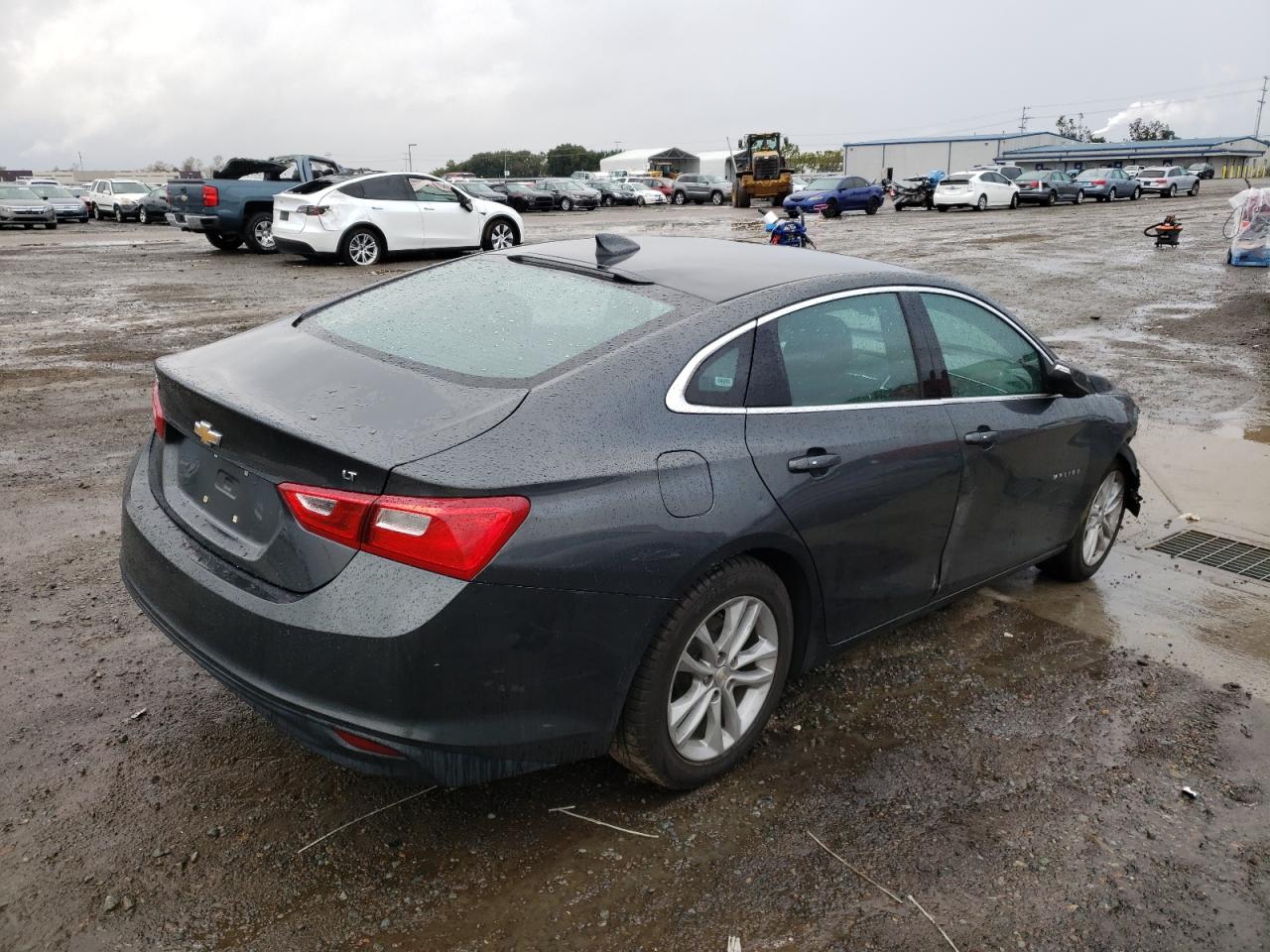 Photo 4 from auction – 2017 CHEVROLET MALIBU LT with VIN 1G1ZE5ST4HF190884