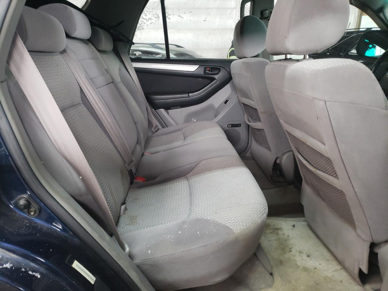 Photo 6 from auction – 2004 TOYOTA 4RUNNER SR with VIN JTEBT14R448011603