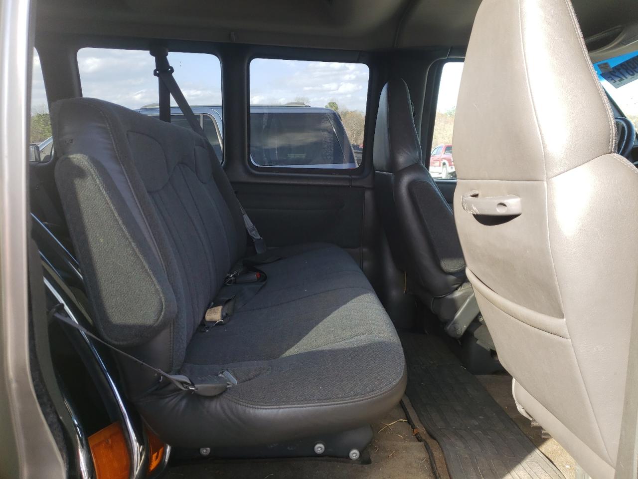 صورة رقم 6 من المزاد - 2001 CHEVROLET EXPRESS G2 مع VIN 1GAGG25R011104957